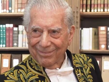 Mario Vargas Llosa Se Convierte En Un Ef Mero Inmortal De La Academia