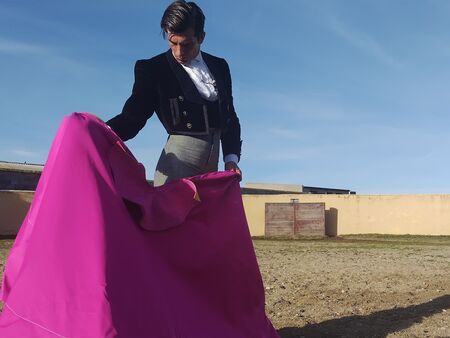 Un Paso Muy Torero Contra Los Prejuicios