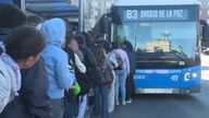 Largas colas de espera por la huelga de autobuses