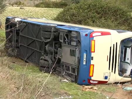 Unas 24 personas resultan heridas al volcar un autobús del Imserso en Mallorca