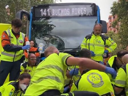 Herido muy grave un hombre tras ser arrollado por un autobús en Puente