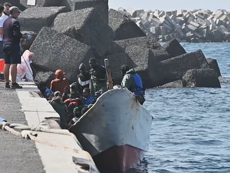 Salvamento Marítimo Rescata A 255 Personas De Tres Cayucos En El Hierro ...